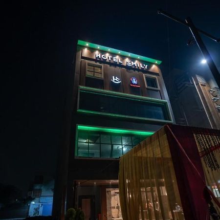 Hotel Smily Лудхиана Экстерьер фото