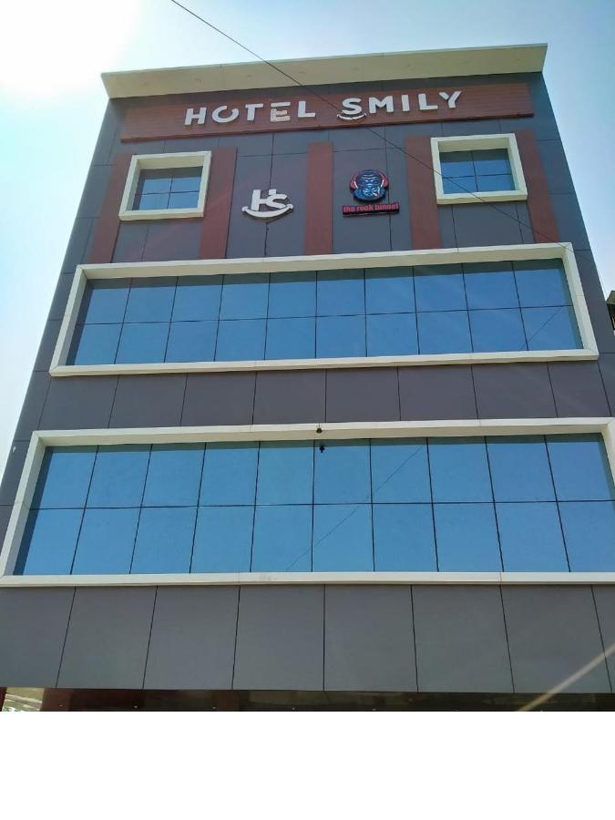 Hotel Smily Лудхиана Экстерьер фото